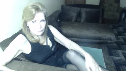 irenalegs online show from March 1, 7:12 am