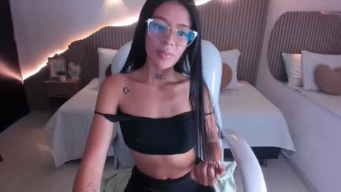 iris8_ online show from February 25, 6:44 pm