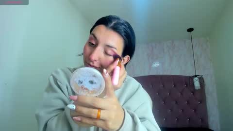 iris_77 online show from October 27, 6:52 pm