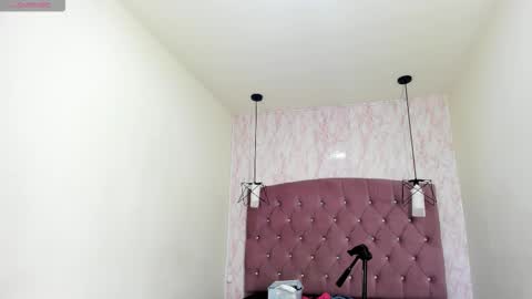 iris_77 online show from December 18, 12:00 pm