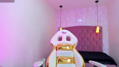 iris_77 online show from November 17, 2:52 pm