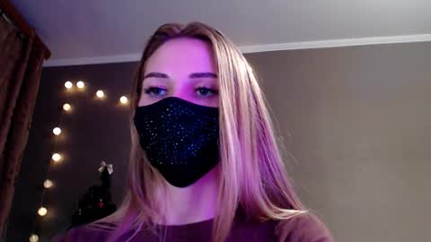 Lily online show from December 13, 7:53 pm