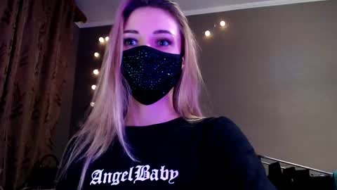 Lily online show from December 1, 8:07 pm