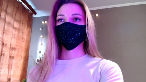 Lily online show from April 5, 4:04 pm