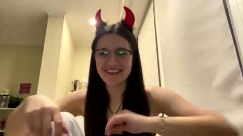 irisss31 online show from May 8, 6:24 pm