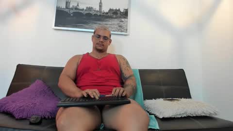 Leo online show from April 8, 10:02 pm