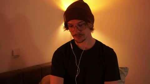 Sam online show from April 19, 8:11 pm