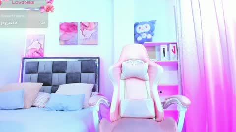 Isabella online show from April 10, 2:00 pm