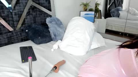 oIssaJonneso online show from March 10, 1:04 pm