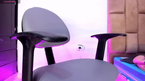 isa_lovestory online show from April 15, 10:32 pm