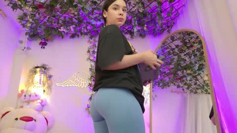 Isabella        online show from March 10, 11:51 pm