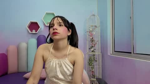 Isaa Skinny  online show from June 15, 3:31 am