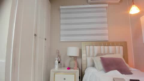 isabela__x online show from March 28, 11:44 am