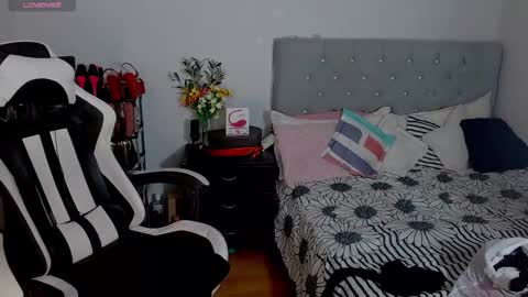 isabela online show from November 5, 1:35 pm