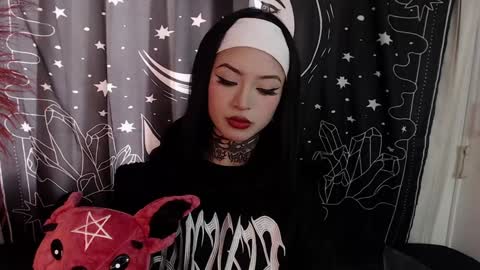 Snapshot of isabella__dark chatting on February 4, 8:49 pm    online show from February 4, 8:49 pm
