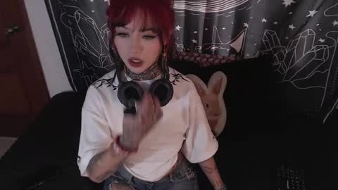 Snapshot of isabella__dark chatting on December 27, 9:22 pm    online show from December 27, 9:22 pm
