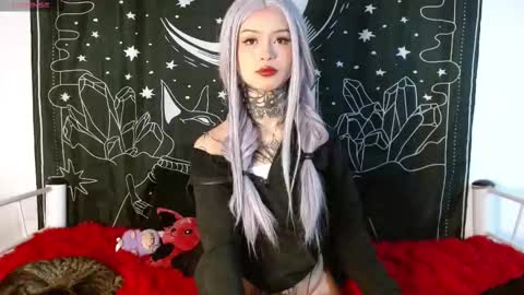 Snapshot of isabella__dark chatting on October 11, 10:57 pm    online show from October 11, 10:57 pm