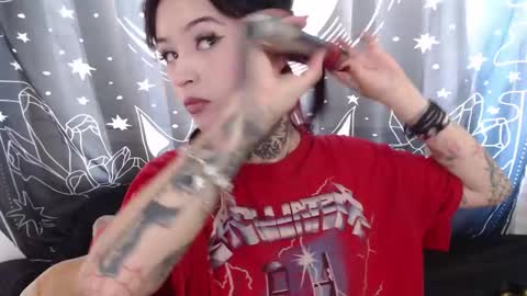 Snapshot of isabella__dark chatting on January 24, 7:49 pm    online show from January 24, 7:49 pm