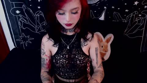 Snapshot of isabella__dark chatting on December 28, 11:48 pm    online show from December 28, 11:48 pm