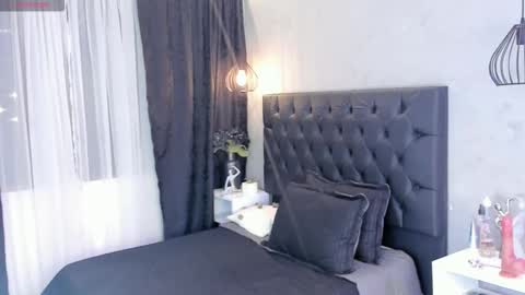 Isabella Nowa online show from March 24, 12:00 pm