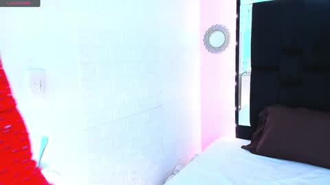 Isabella Your Queen  online show from January 4, 1:10 am