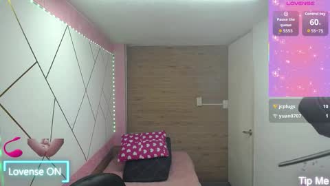 Snapshot of isabella_roseee chatting on October 10, 8:35 pm isabella_roseee online show from October 10, 8:35 pm