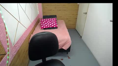 Snapshot of isabella_roseee chatting on October 3, 8:39 pm isabella_roseee online show from October 3, 8:39 pm