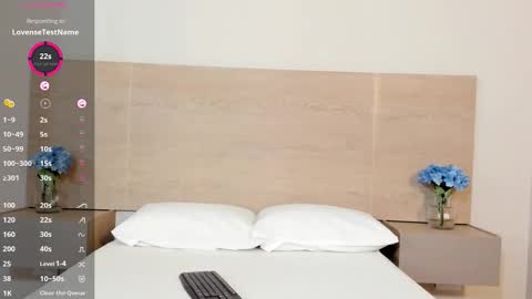 isabellathomass online show from March 19, 7:41 pm