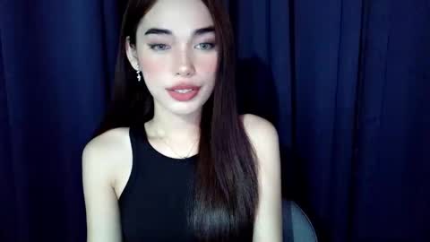 Isabelle online show from May 13, 2:49 pm