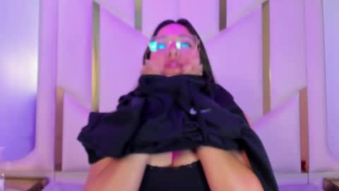 isabellrodriguez18 online show from April 16, 3:39 am