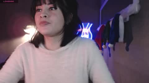 Snapshot of isis_diosa chatting on December 17, 1:50 am Ana Maria online show from December 17, 1:50 am