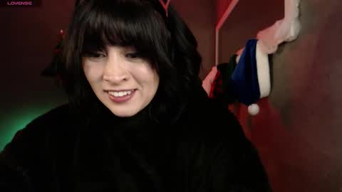 Snapshot of isis_diosa chatting on December 27, 6:35 am Ana Maria online show from December 27, 6:35 am