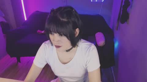 Snapshot of isis_diosa chatting on February 17, 3:44 pm Ana Maria online show from February 17, 3:44 pm