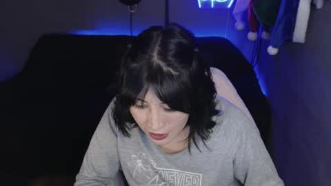 Snapshot of isis_diosa chatting on December 6, 10:57 pm Ana Maria online show from December 6, 10:57 pm