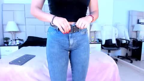Snapshot of isis_loveyes_ chatting on September 25, 1:01 am Pauli online show from September 25, 1:01 am
