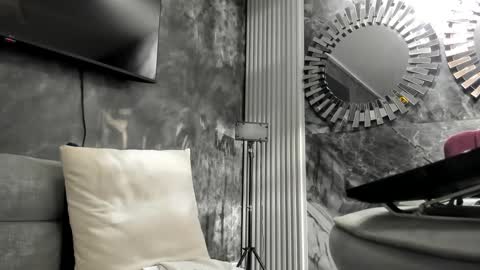 Isis online show from September 20, 6:00 pm