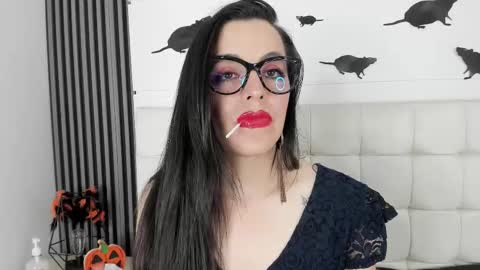 Isis Noir online show from October 25, 7:47 pm