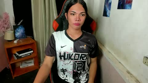 isla_flame_ online show from June 29, 10:59 am