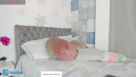 Isla Blue online show from April 19, 11:07 pm