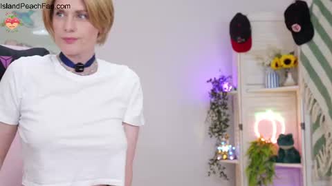 Lou  Peaches online show from July 5, 2:13 pm