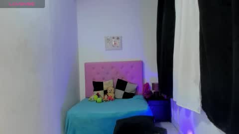 Snapshot of issa_kitty chatting on September 14, 12:46 am issa_kitty online show from September 14, 12:46 am