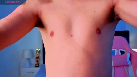 Issac online show from April 19, 3:07 am