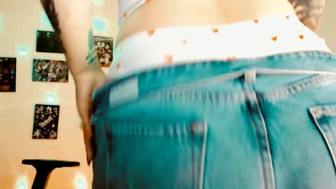 Yiz online show from February 2, 6:36 am