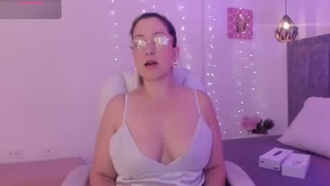 N A T H A L Y   online show from January 13, 4:20 am