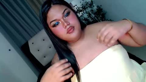 Ivory Cat RAWR online show from December 18, 3:24 am