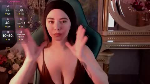 ivorywood_ online show from February 3, 10:08 am