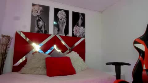 ivy_mya_ online show from October 21, 8:12 pm