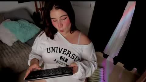 I V Y online show from June 14, 1:49 am