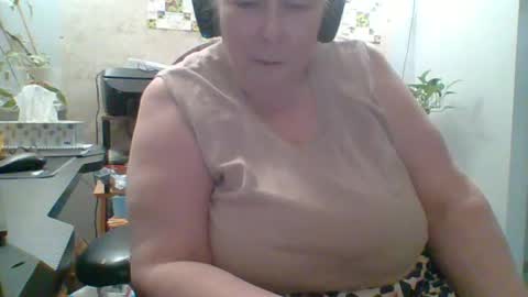 ivyjane3522 online show from June 17, 12:15 am