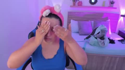 Iza online show from September 18, 1:04 pm